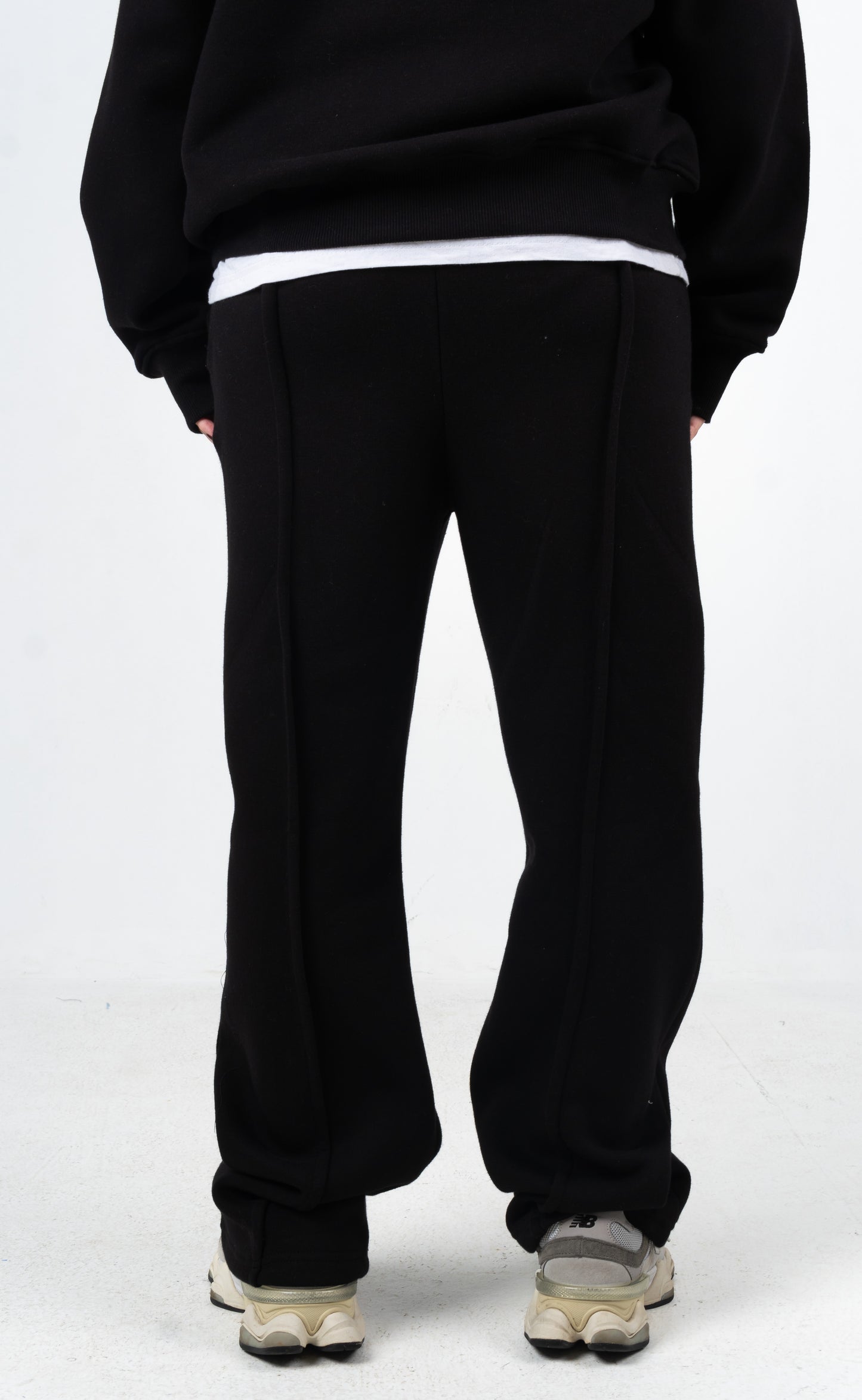 Raven Black Sweat-Pants.